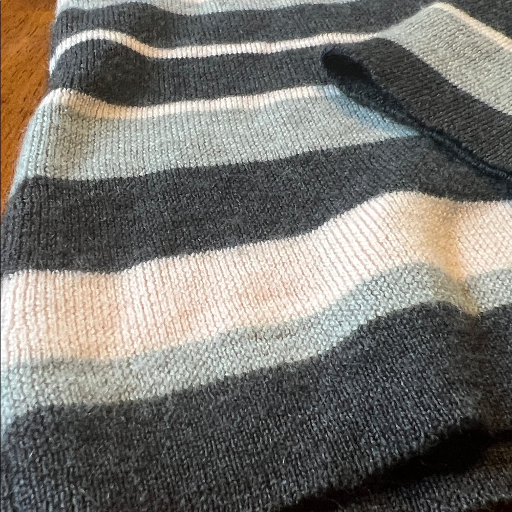 Banana Republic Gray and Pink Striped Merino Wool Turtle Neck Sweater Size M - Picture 9 of 15